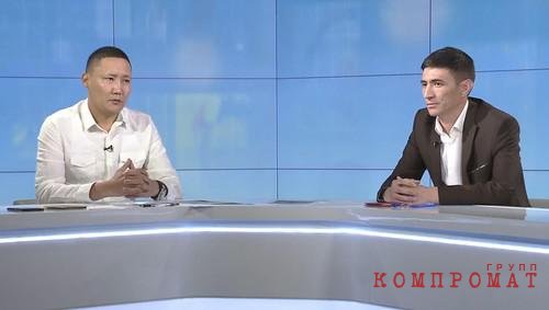 Майор Айбек Камчыбеков (слева) и старший лейтенант Марлис Осмонбеков во время интервью для радио "Азаттык"