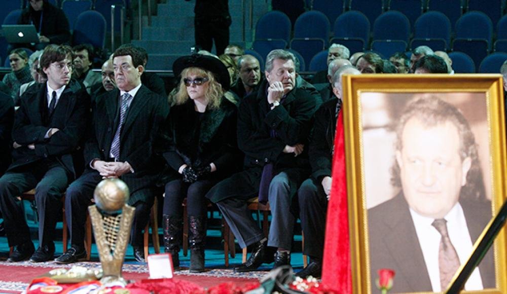 Иосиф Кобзон на похоронах Шабтая Калмановича