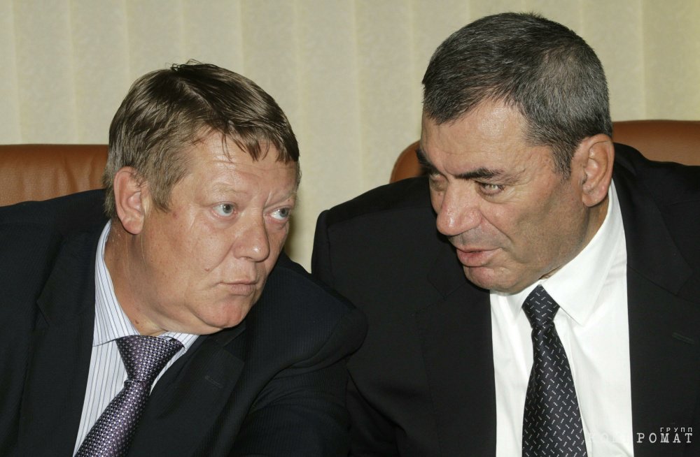 Симановский (справа)