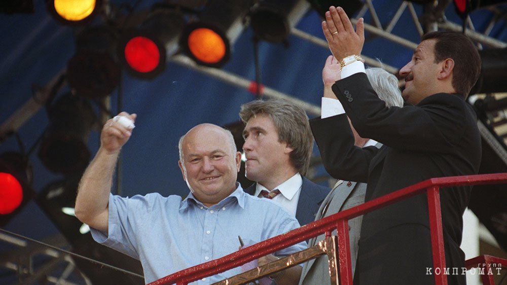 Юрий Лужков (слева) и Тельман Исмаилов (справа) на открытии ресторана "Прага"