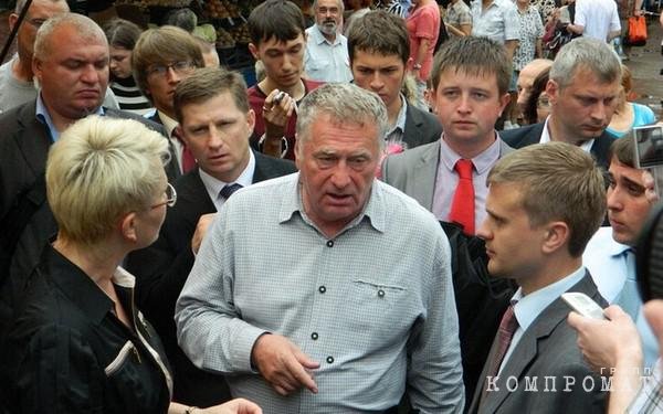 Сергей Фургал и Николай Мистрюков сопровождают Владимира Жириновского во время визита в Хабаровск