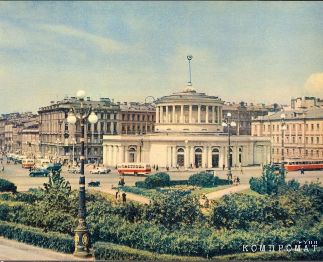 Площадь Восстания перед Московским вокзалом в 70-е